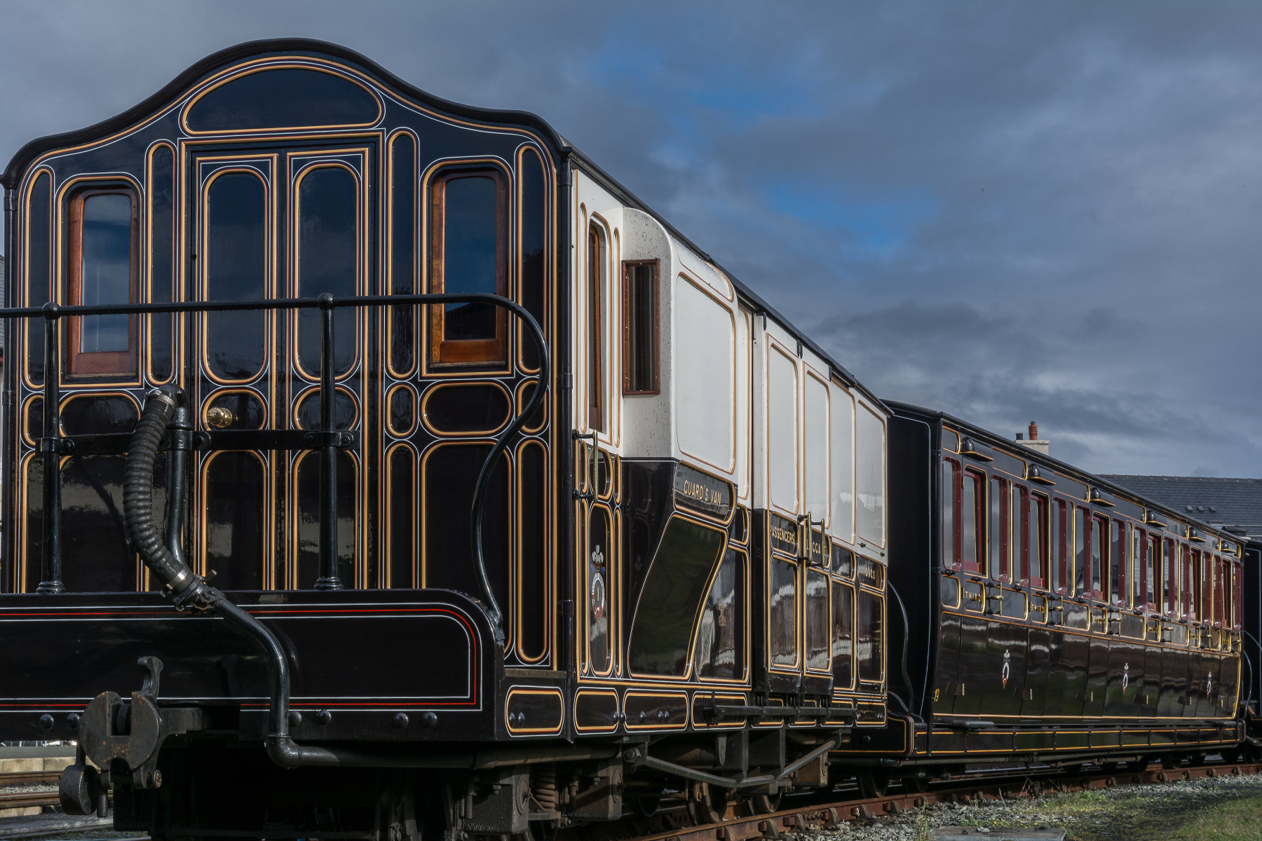 047
